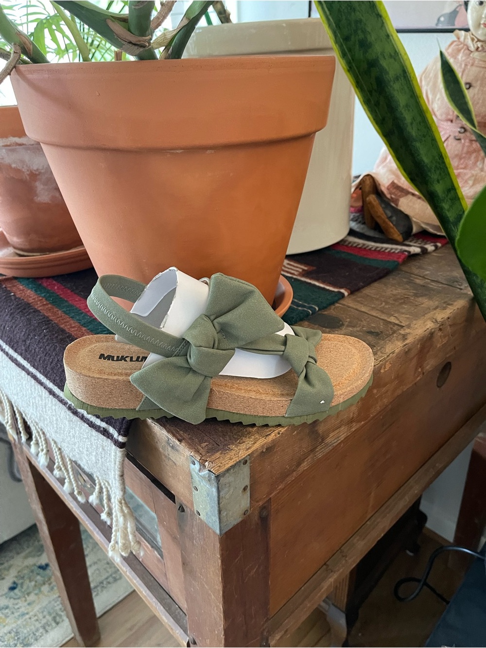 Muk Luks Women’s Olive Bow Cork Sandal - size 8